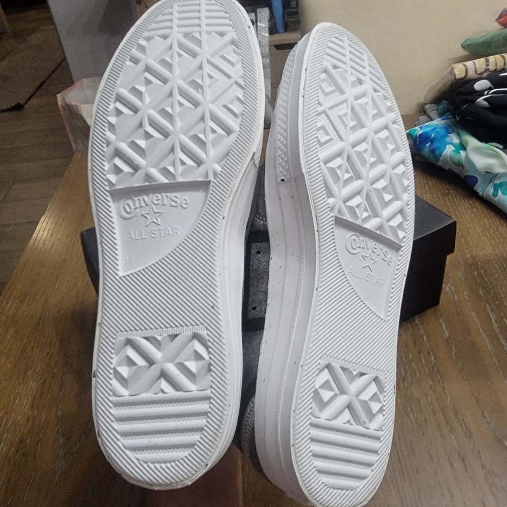 Converse Allstars Chuck Taylor's Hi.New in box.Multiple laces/lace lock, 11m.13w - Picture 7 of 12
